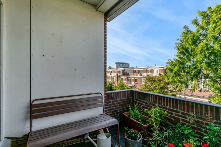 Photo 22 of De Bruynestraat 42