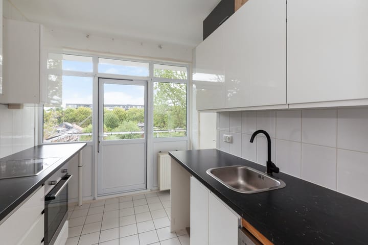 Foto 12 van Van der Helmstraat 394