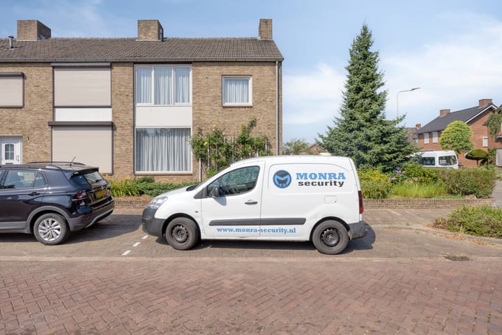 Foto 24 van Maasbrachterweg 10