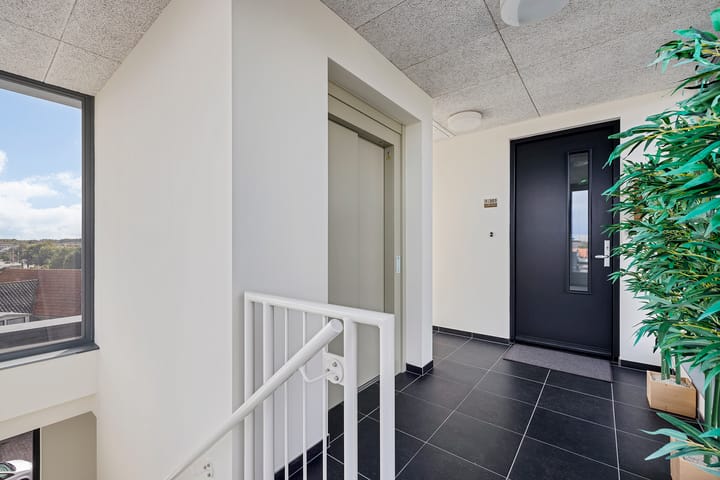 Photo 5 of Leeuwarderweg 1-301