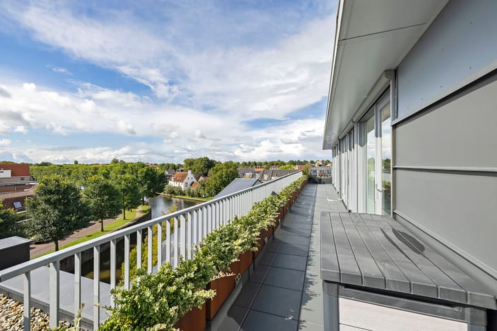 Photo 32 of Leeuwarderweg 1-301