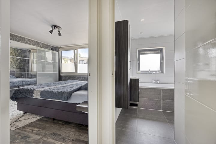 Foto 18 van Adama van Scheltemastraat 13