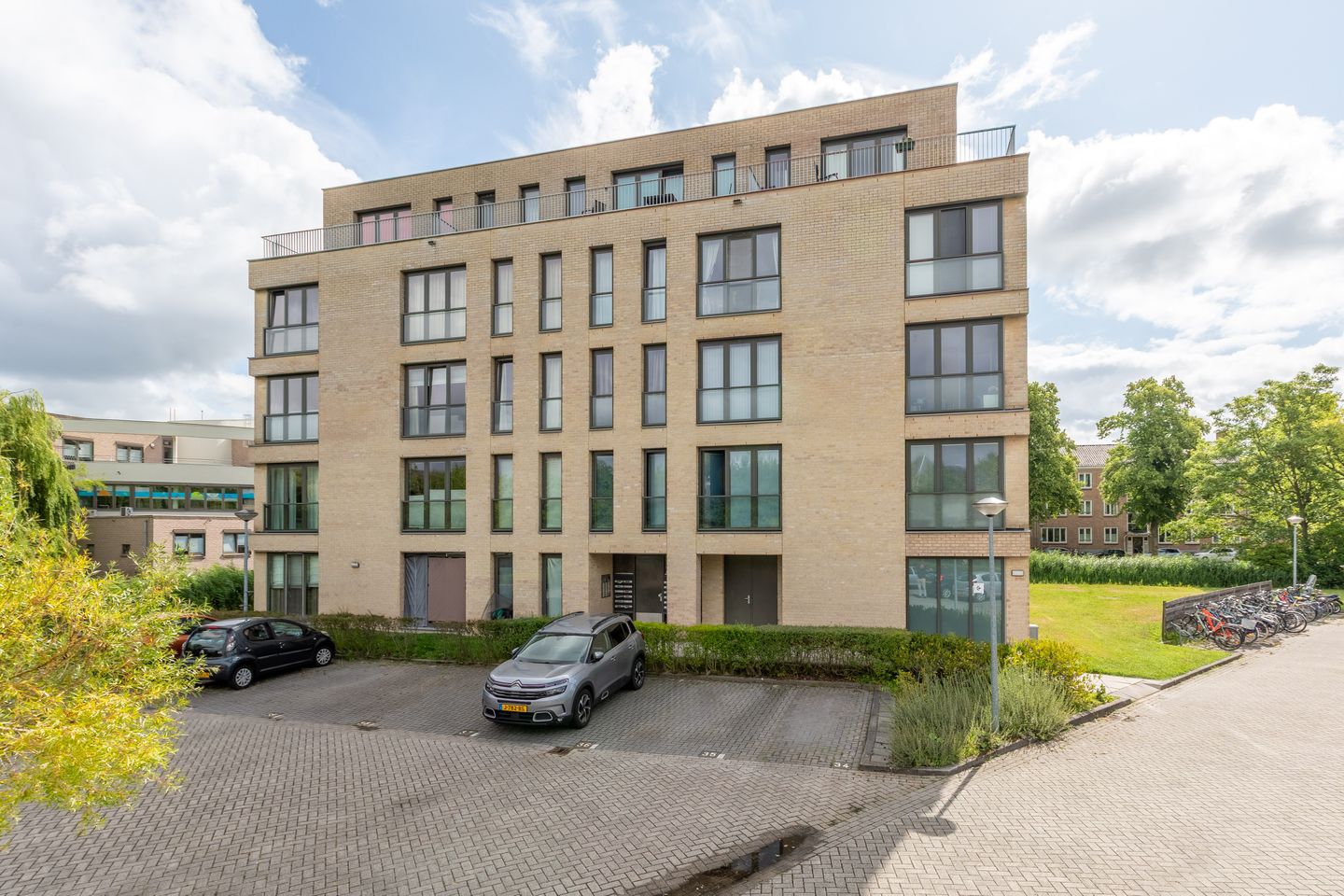 Foto 4 van Charlotte de Bourbonstraat 11