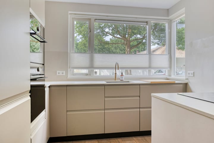 Foto 12 van Ereprijslaan 1