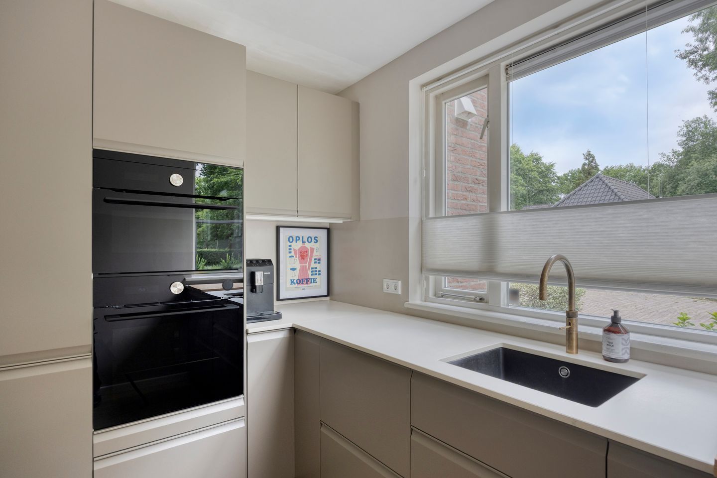 Photo 14 of Ereprijslaan 1