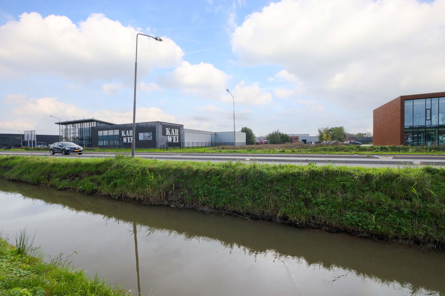 View photo 2 of Nijverheidsweg 1