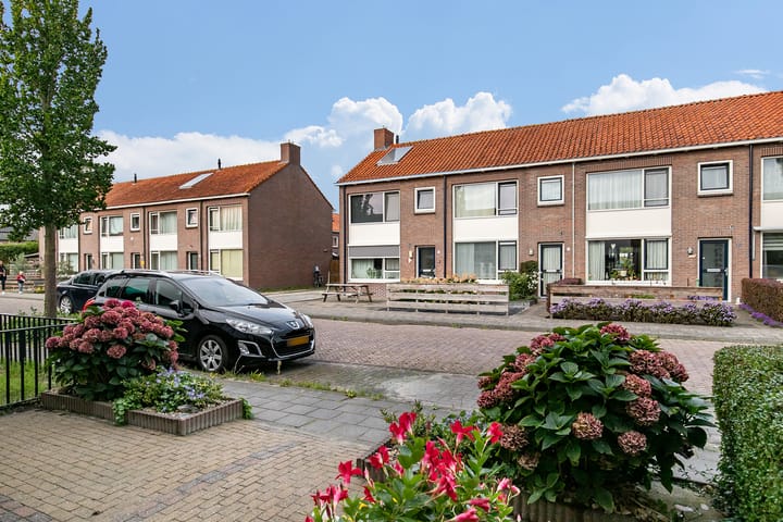 Foto 27 van Claude Fonteijnestraat 36