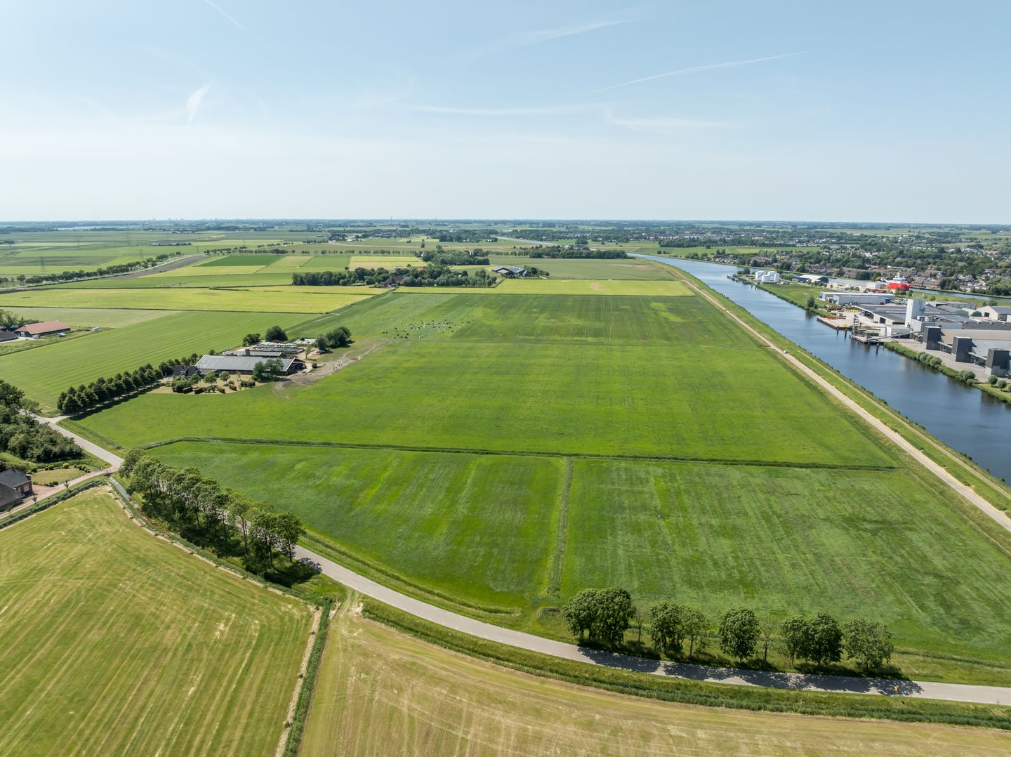 View photo 4 of Meedhuizerweg 1-A