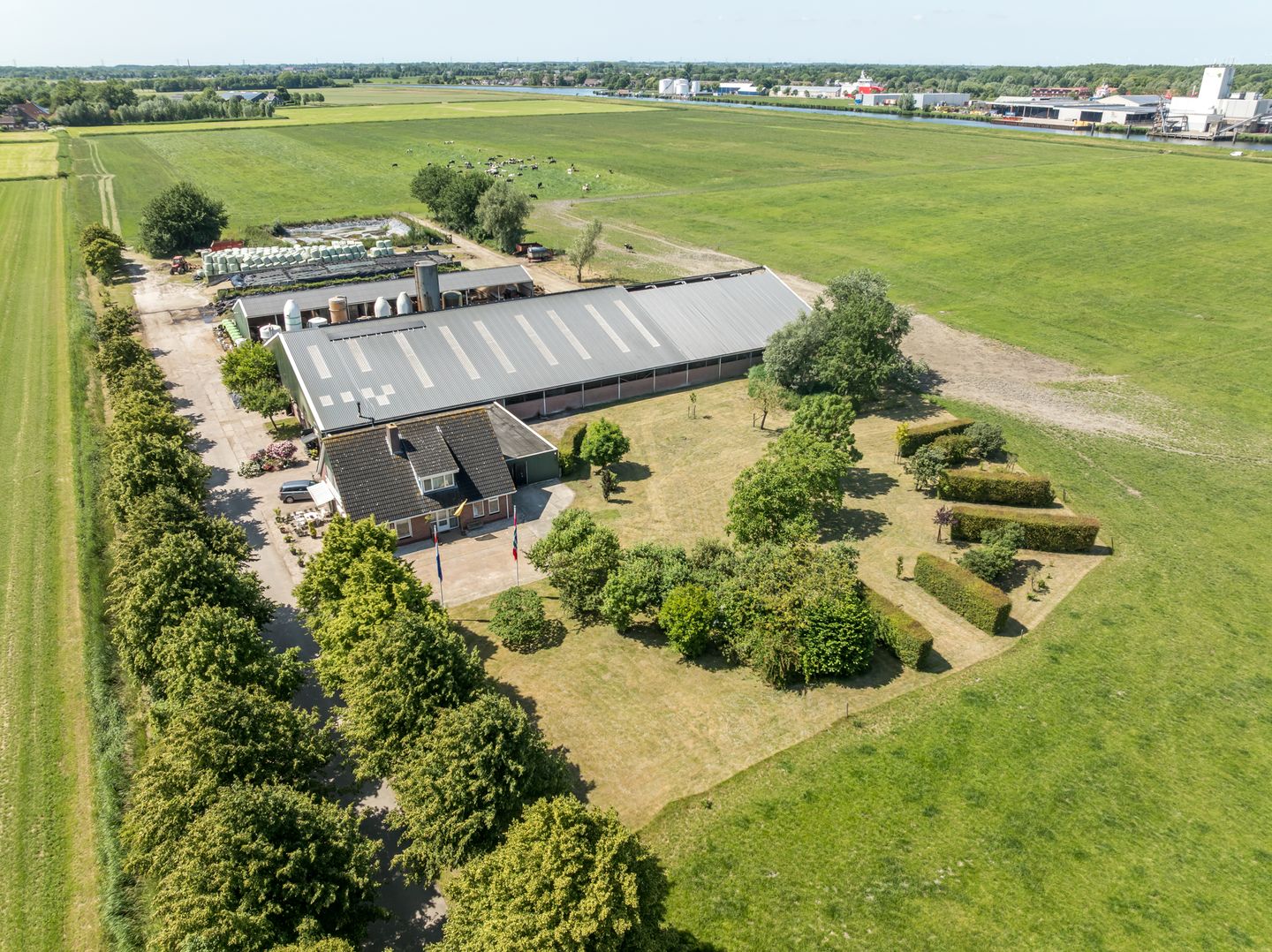 View photo 3 of Meedhuizerweg 1-A