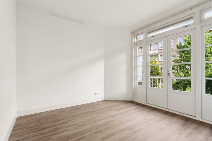 Foto 6 van Van Tuyll van Serooskerkenweg 69-1