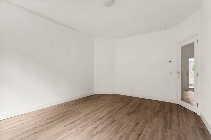 Foto 30 van Van Tuyll van Serooskerkenweg 69-1