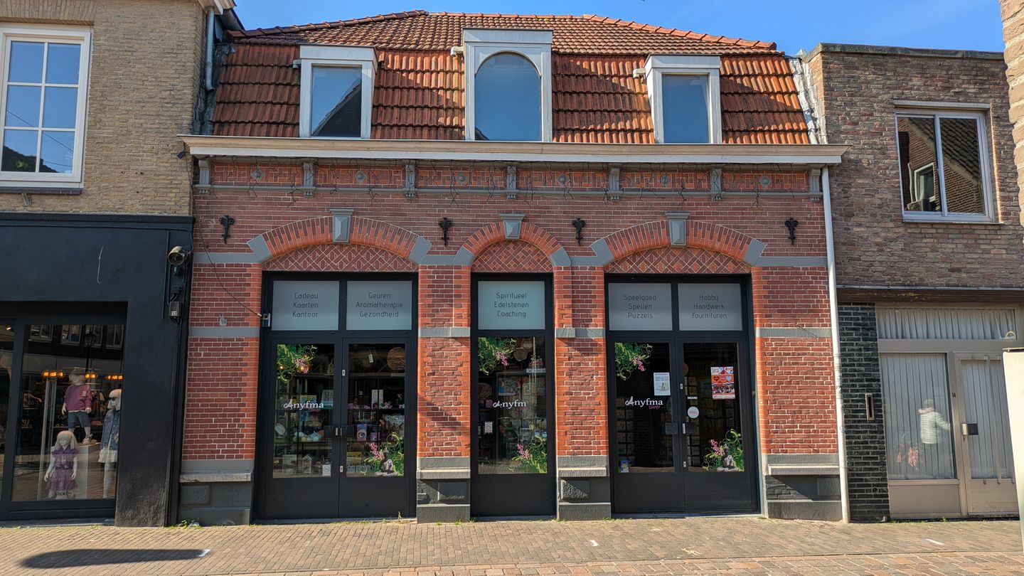 View photo 2 of Rechterstraat 16