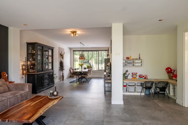 Foto 3 van van Heutszpark 18