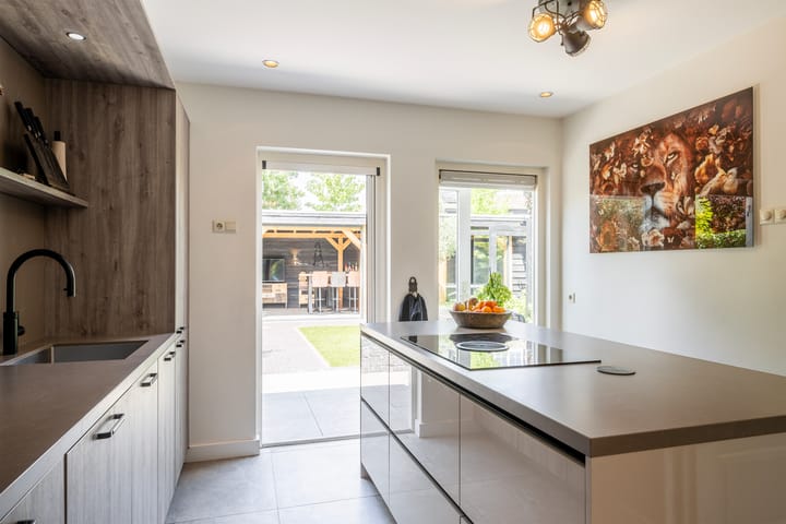 Foto 4 van van Heutszpark 18