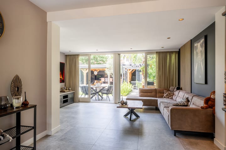 Foto 15 van van Heutszpark 18