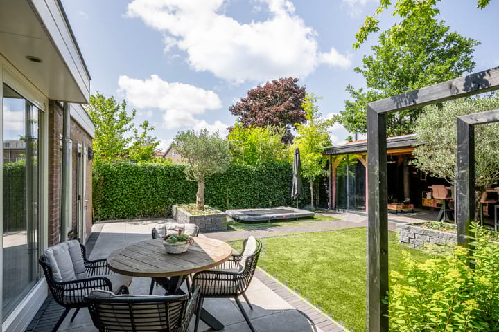 Foto 25 van van Heutszpark 18