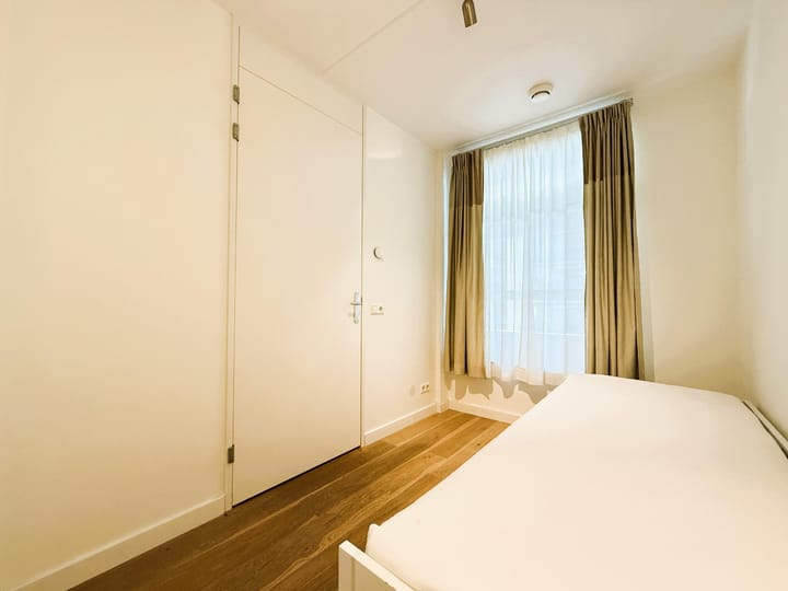 Photo 15 of Willem Frederik Hermansstraat 17