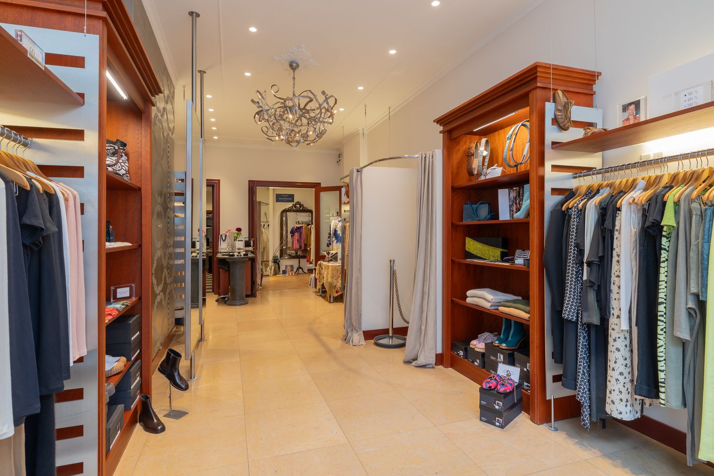 View photo 2 of Haarlemmerstraat 18