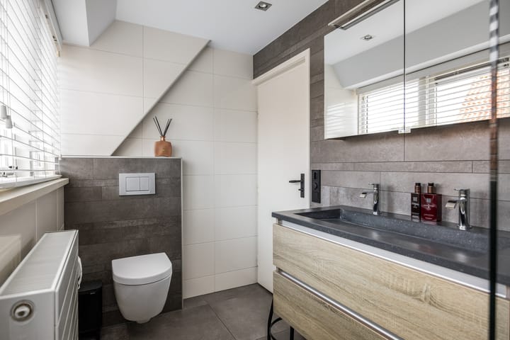 Photo 38 of Julianalaan 25