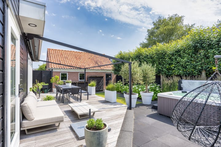 Photo 44 of Julianalaan 25