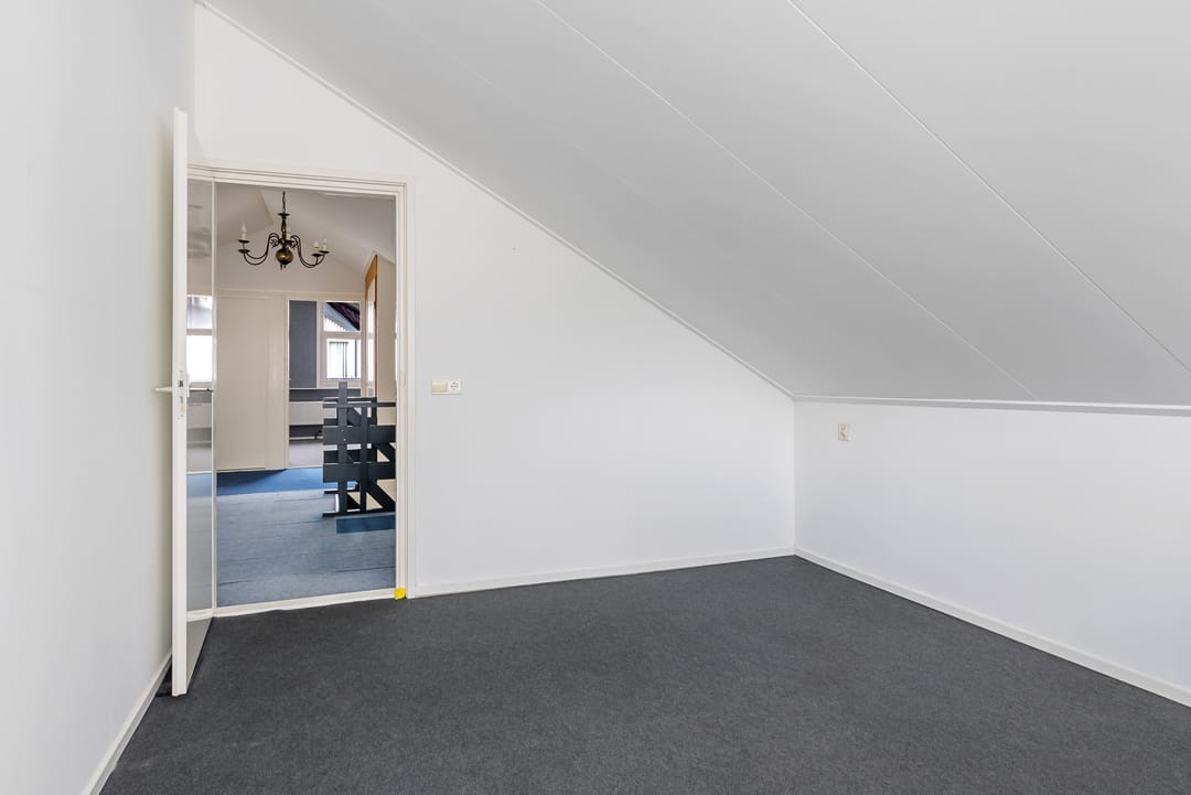 Photo 37 of De Finne 17