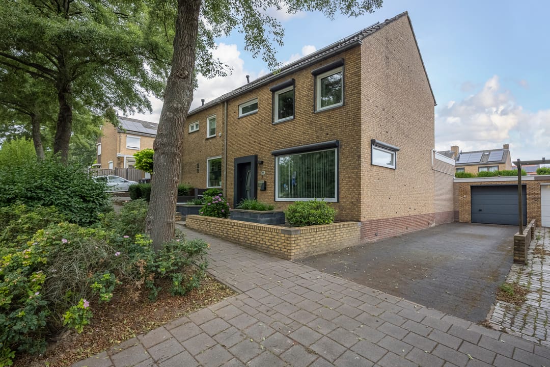 Photo 1 of Gouverneurstraat 16