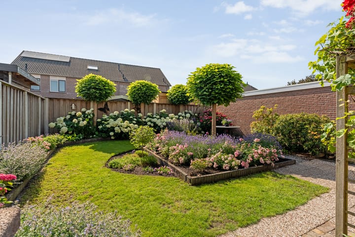 Foto 49 van Van der Duyn van Maasdamstraat 56