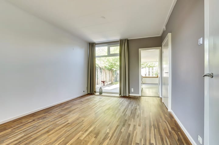 Photo 7 of Zuid Esmarkerrondweg 82