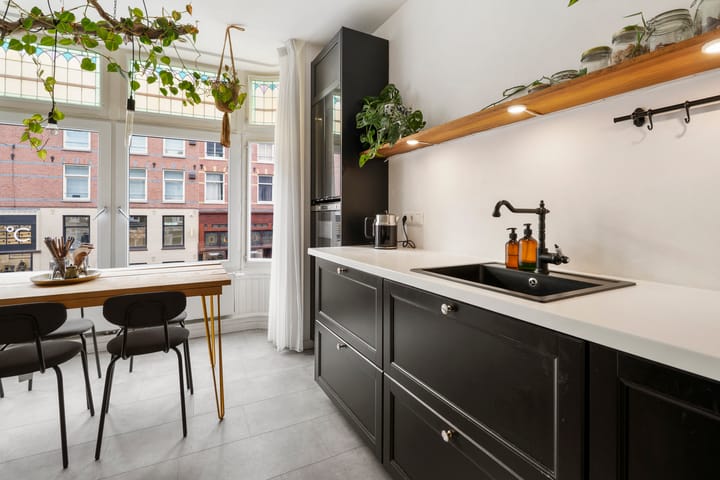 Photo 10 of Van Oldenbarneveldtstraat 80-1