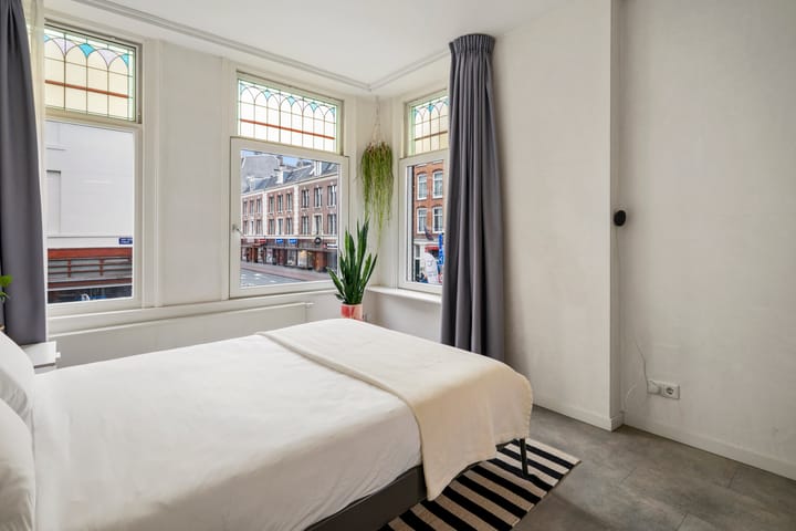 Photo 12 of Van Oldenbarneveldtstraat 80-1