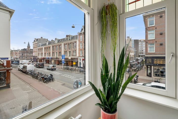 Photo 13 of Van Oldenbarneveldtstraat 80-1