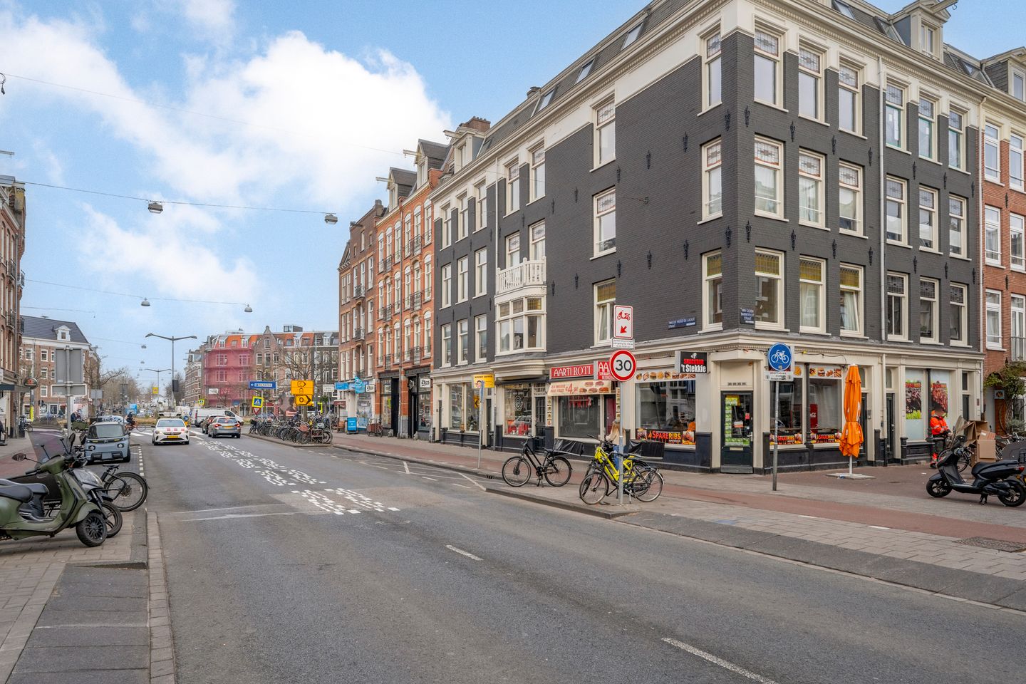 Photo 20 of Van Oldenbarneveldtstraat 80-1