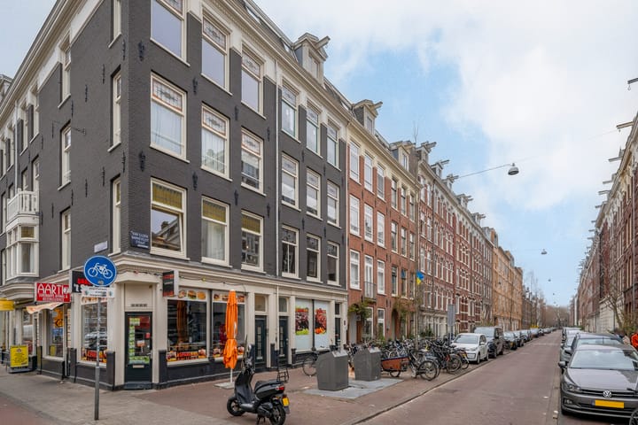 Photo 21 of Van Oldenbarneveldtstraat 80-1