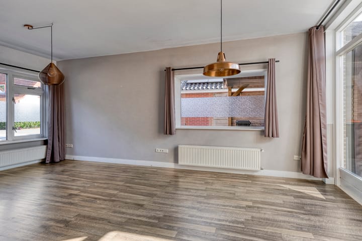 Photo 11 of Oranjestraat 19