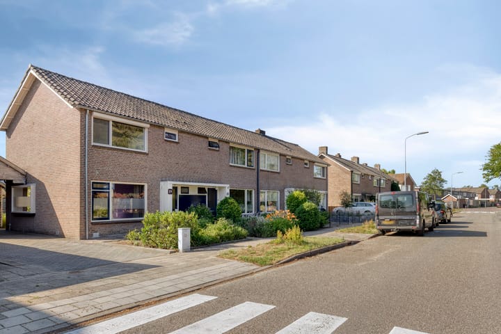 Photo 36 of Oranjestraat 19