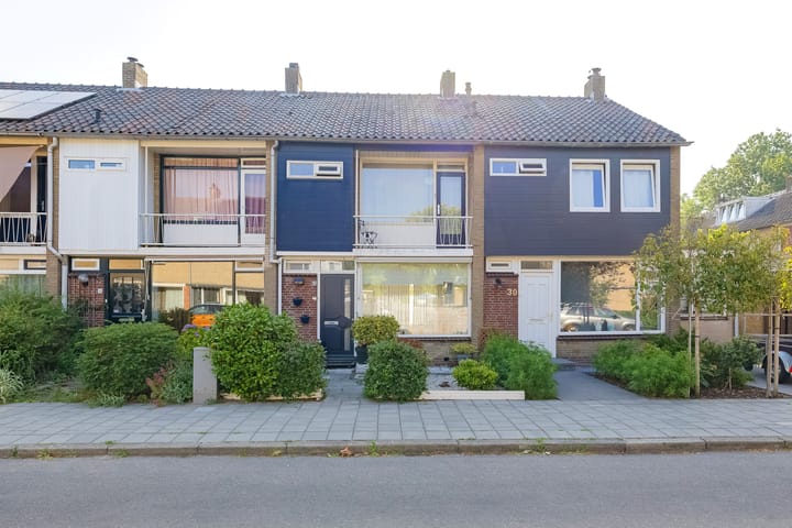Photo 1 of Staringstraat 28