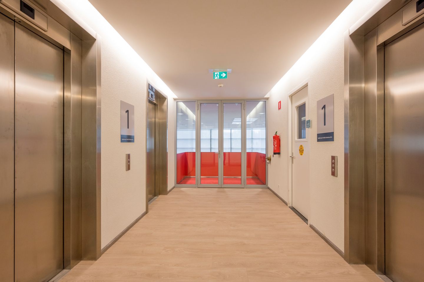 Bekijk foto 2 van Stationsstraat 77