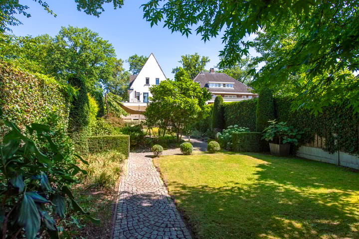 Photo 45 of Bredaseweg 408