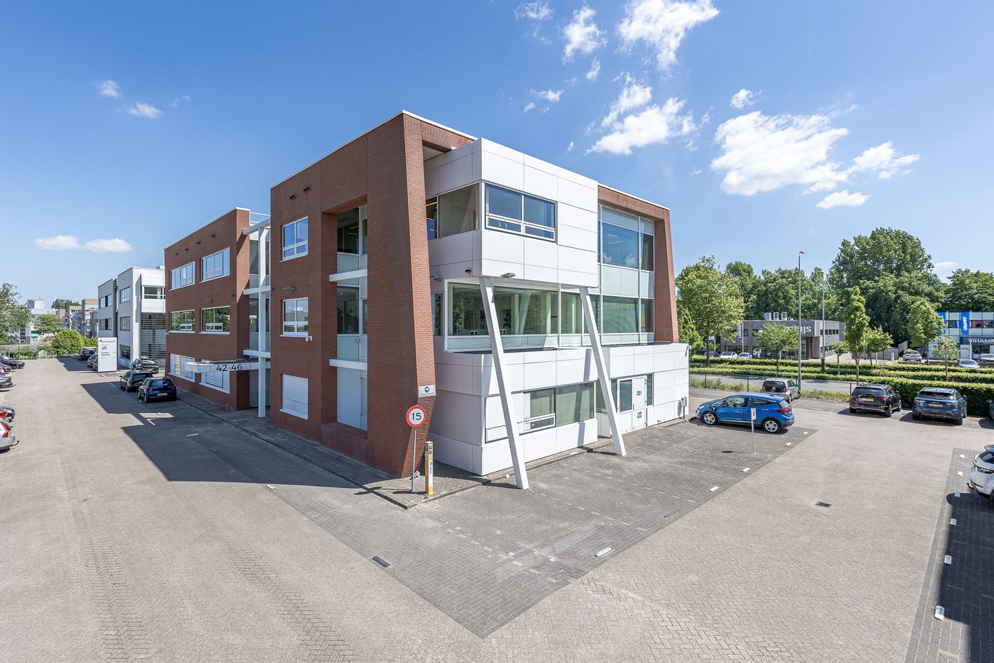 View photo 2 of Beemdstraat 44