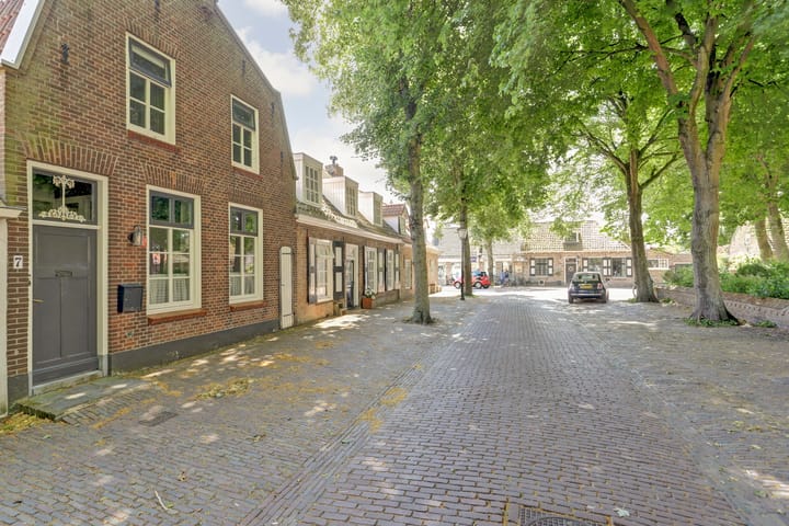 Foto 2 van Dorpsplein 7