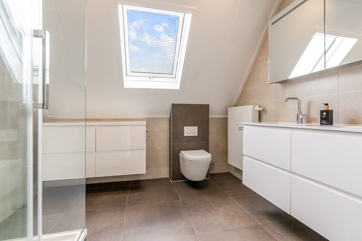 Foto 3 van Simone Signoretstraat 43