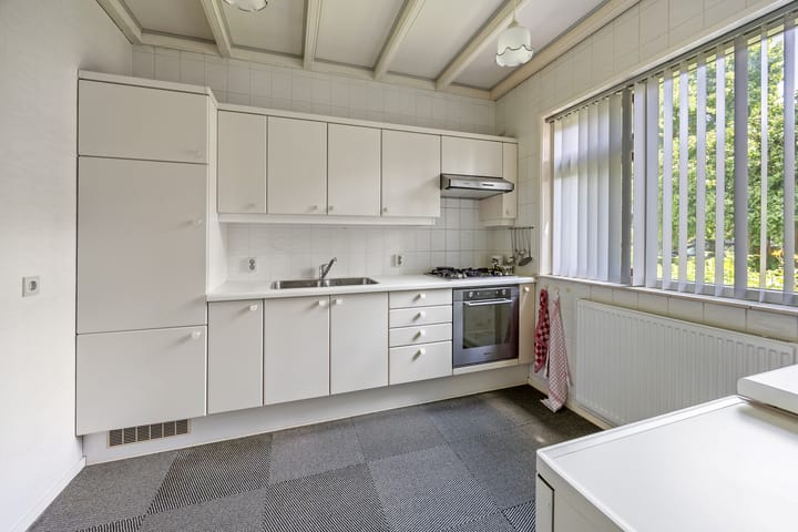 Photo 17 of Bernhardstraat 25