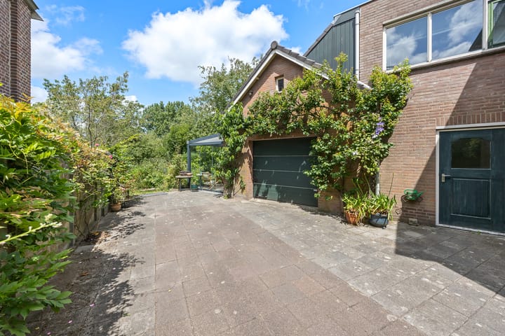 Photo 59 of Bernhardstraat 25