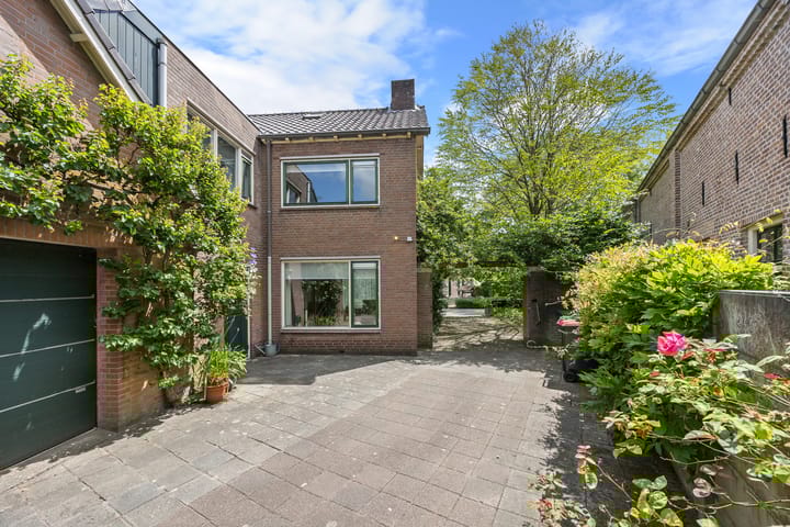 Photo 60 of Bernhardstraat 25