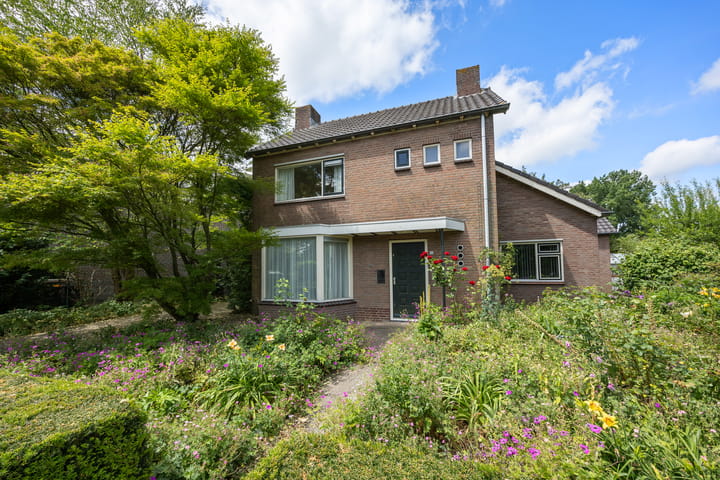 Photo 62 of Bernhardstraat 25