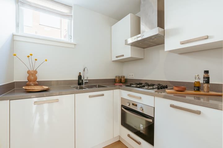 Photo 11 of Marnixstraat 54-1L