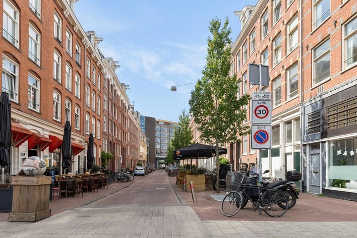 Photo 3 of Van Oldenbarneveldtstraat 90-1