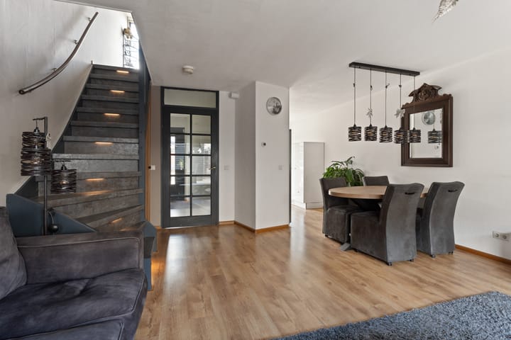 Foto 10 van Woestduijnstraat 73