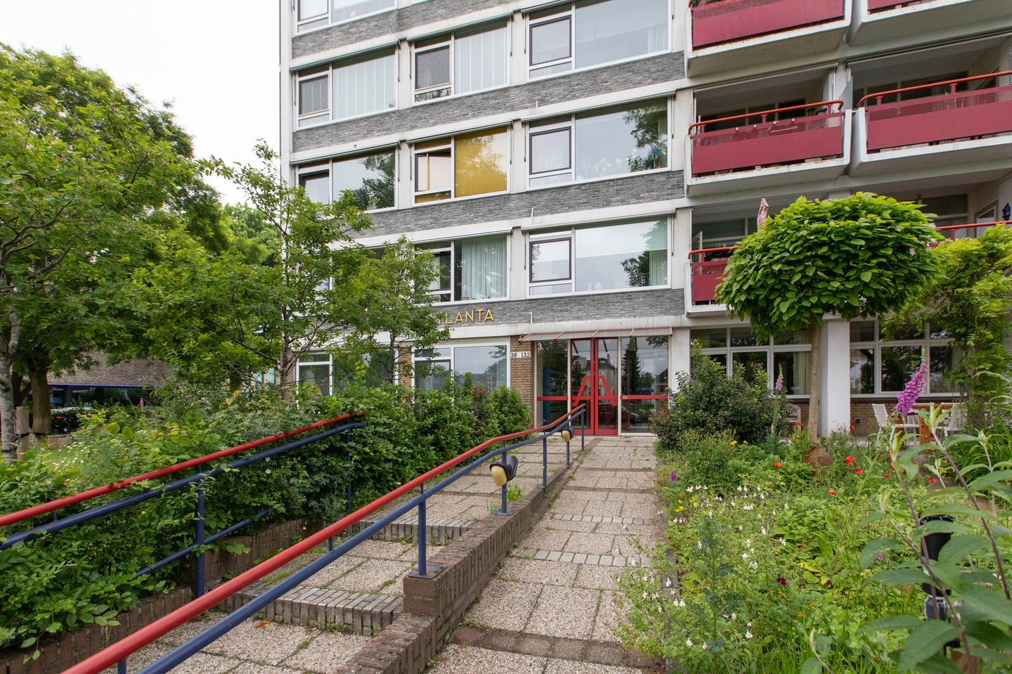 Photo 4 of Stationsplein 106