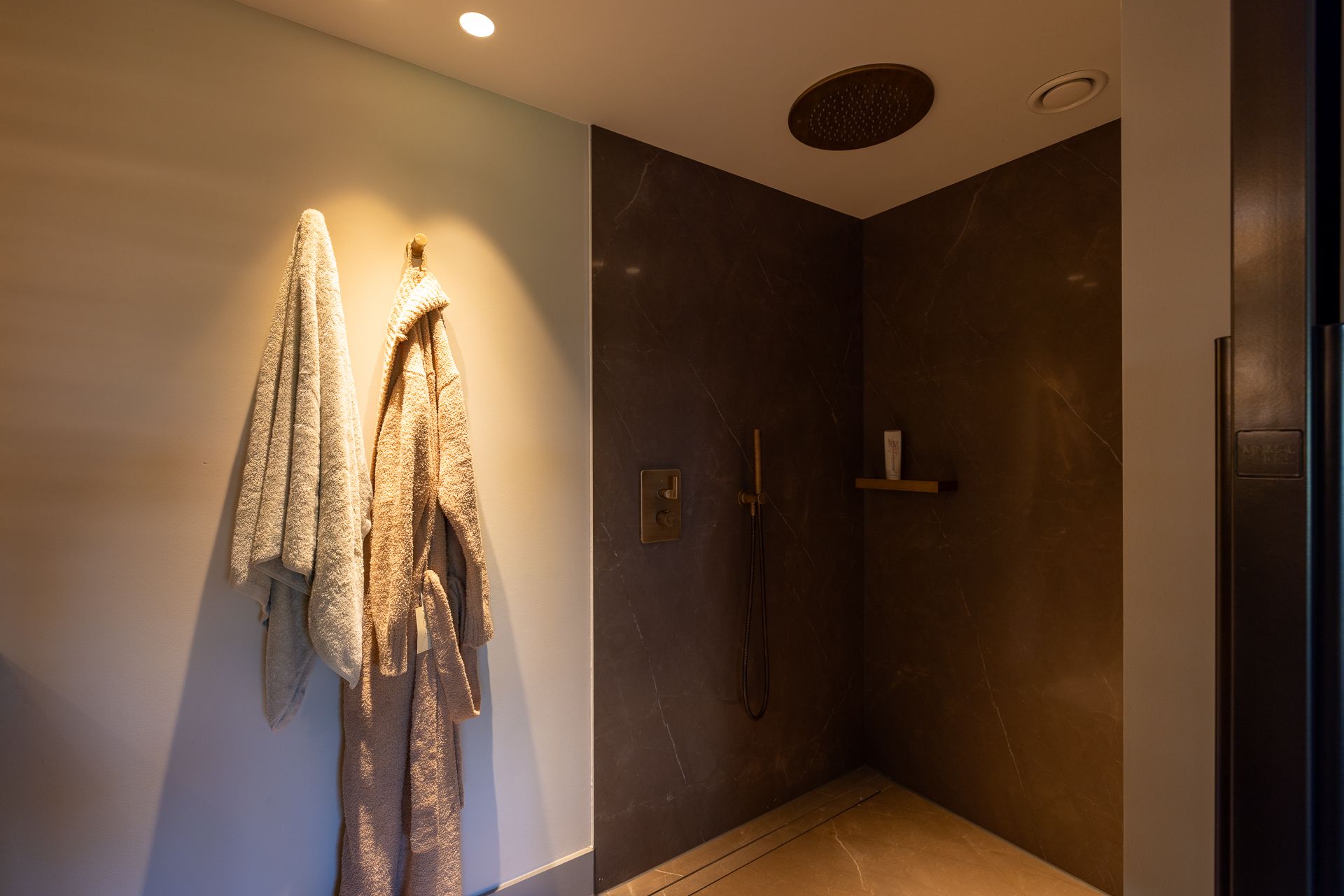 Photo 33 of Willemskade 21-E